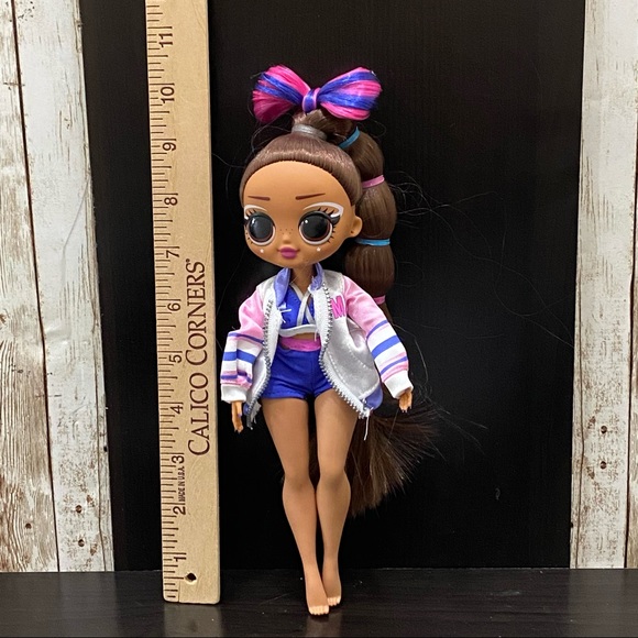 L.O.L Surprise OMG Sports Cheer Leader 9" Fashion Doll - Picture 2 of 8